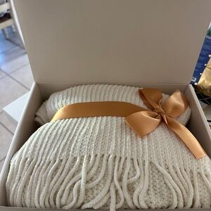 chenille classy chenille throw blanket - ivory white brand new with tags and box